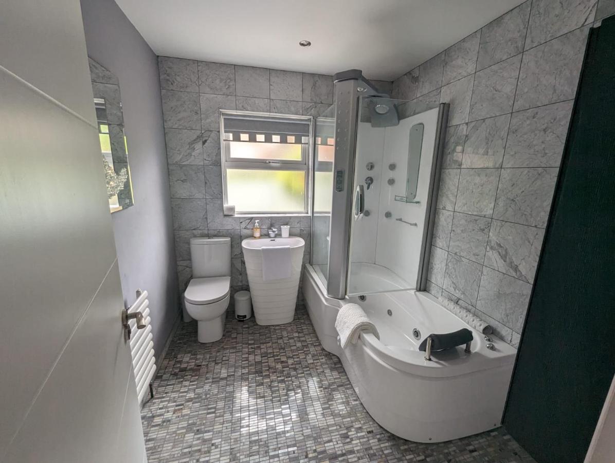 Villa House In Belfast Extérieur photo