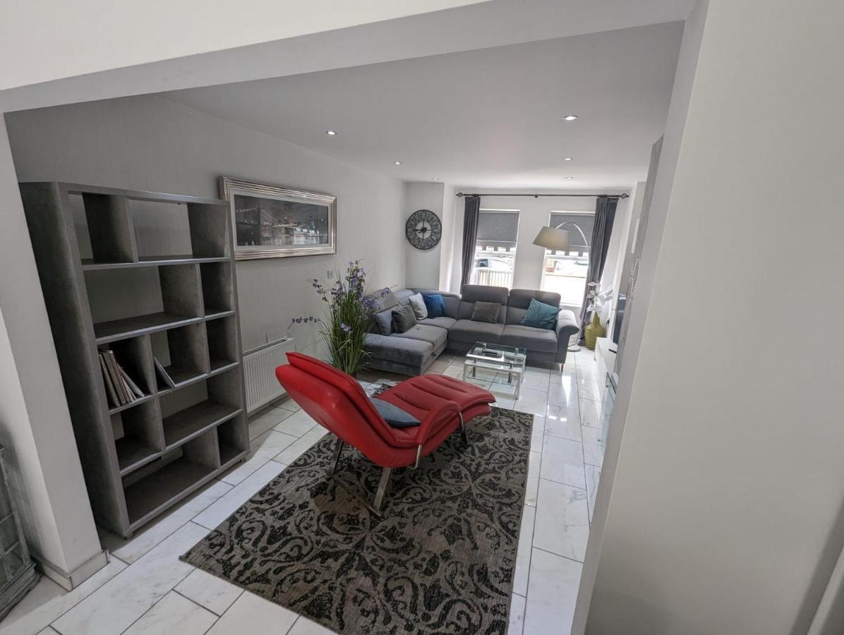 Villa House In Belfast Extérieur photo