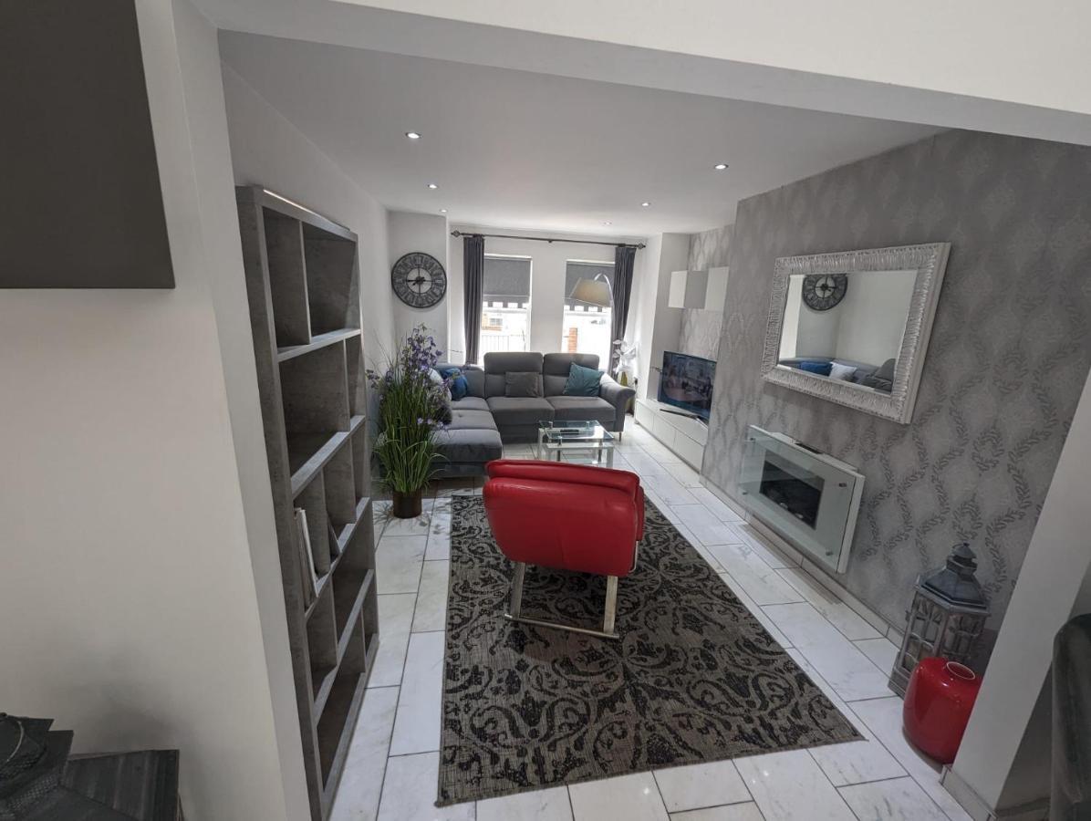 Villa House In Belfast Extérieur photo